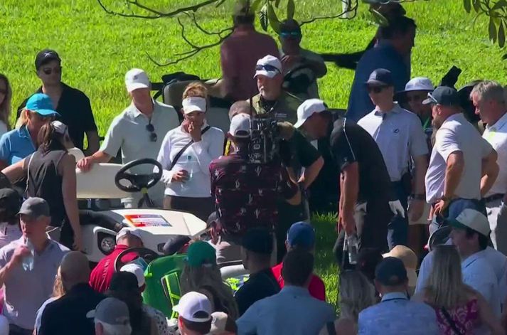 Blessunarlega slapp stúlkan sem varð undir golfbílnum á Valspar-meistaramótinu vel.