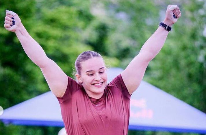 Bergrós Björnsdóttir fagnar góðum árangri í einni af greinunum í Finnlandi.