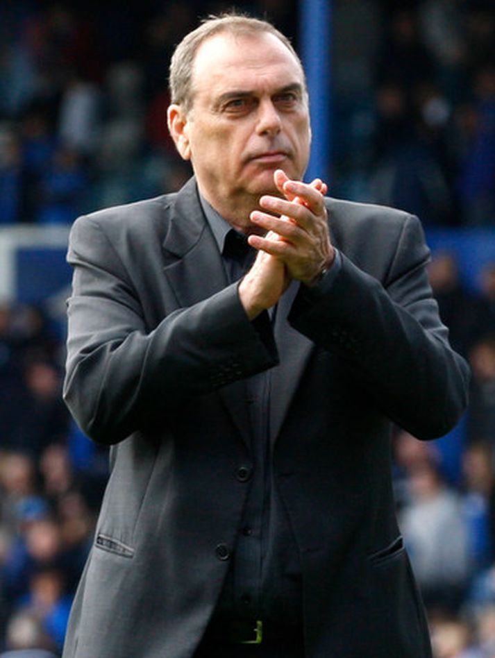 Avram Grant þakkar stuðningsmönnunum fyrir.