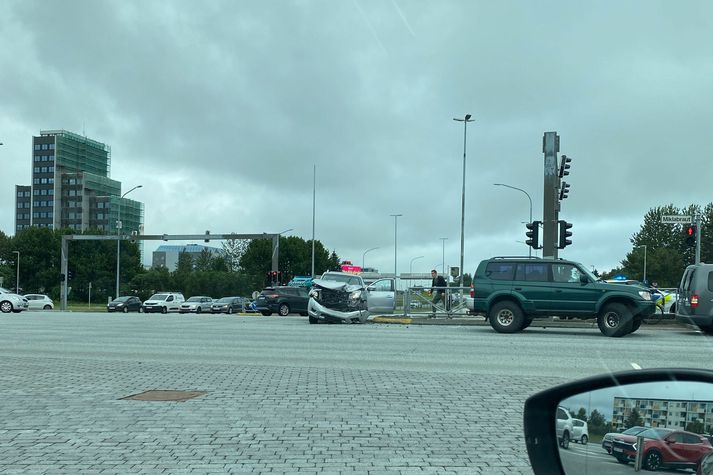Hinn bíllinn lítur ekki vel út.