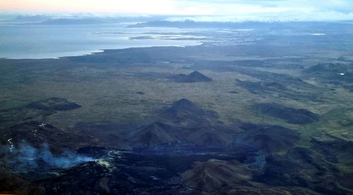 Sérfræðingar segja mögulegt að kvika sé að leita leiðar upp á yfirborðið.