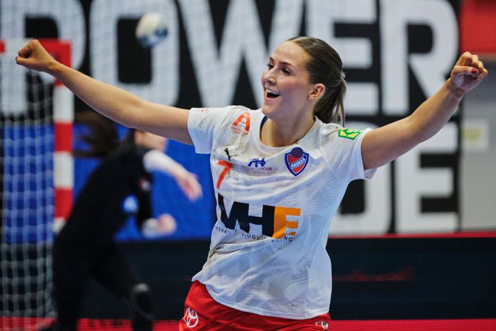 Rakel Oddný Guðmundsdóttir og félagar í Haukum eru einum sigri frá undanúrslitunum.