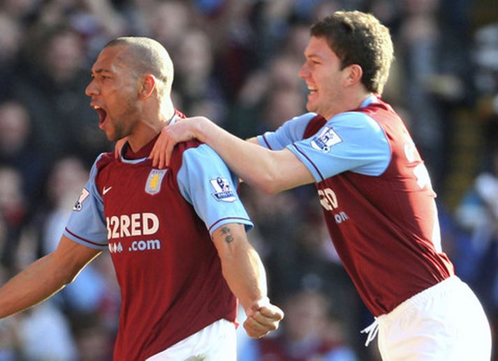 John Carew fagnar einu þriggja marka sinna í dag ásamt Craig Gardner.