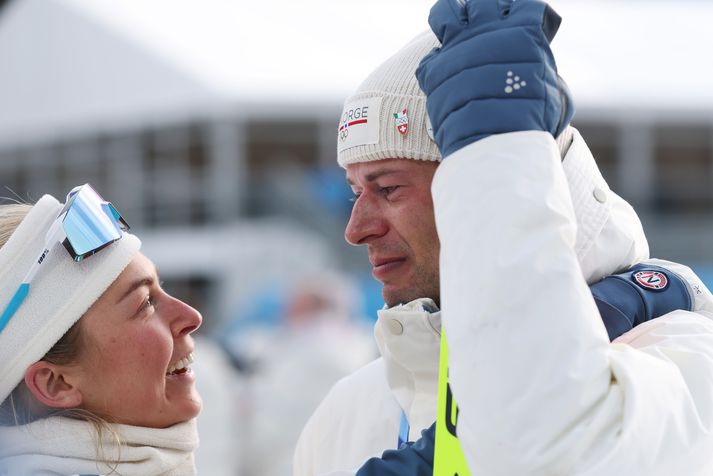 Sturla Holm Laegreid með norsku landsliðskonunni Ingrid Landmark Tandrevold eftir verðlaunaafhendinguna í gær.