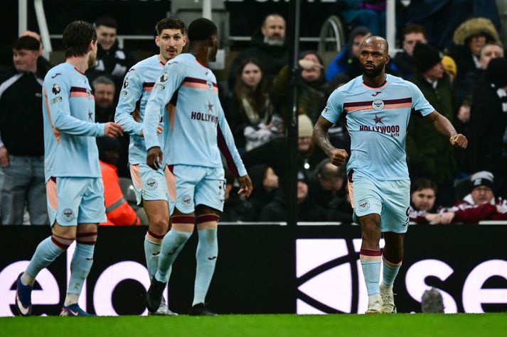 Igor Thiago fagnar marki sínu fyrir Brentford í kvöld en hann er komin með sautján deildarmörk.