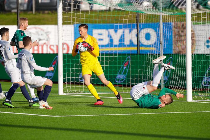 Sindri Kristinn Ólafsson með boltann í höndunum í bikarleik gegn Breiðabliki í sumar.