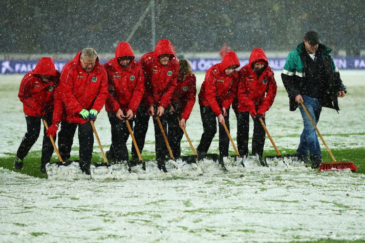 Snjór hefur stundum sett strik í reikninginn í þýska fótboltanum í gegnum tíðina.