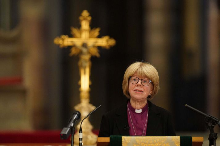Sarah Mullally varð prestur árið 2002 og varð árið 2015 ein fyrsta konan til að fá biskupatign innan ensku þjóðkirkjunnar.