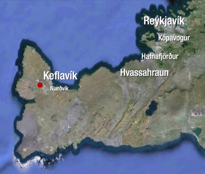 Áreksturinn varð við Hvassahraun rétt fyrir tólf á hádegi í dag.