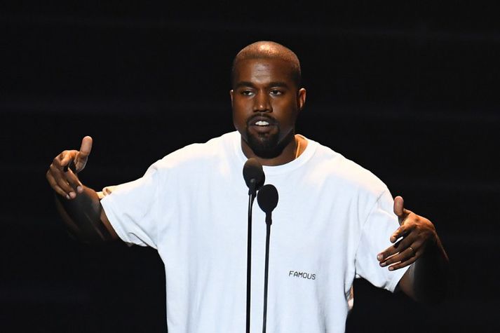 Kanye West tilkynnti á twitter reikninginum sínum tvær nýjar plötur.
