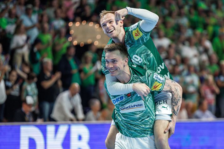 Mathis Gidsel á hestbaki hjá Lasse Andersson. 