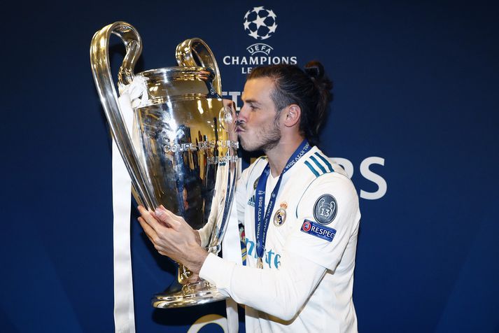 Gareth Bale kyssir Meistaradeildarbikairnn fyrir ári síðan.Margt hefur breyst síðan þá.