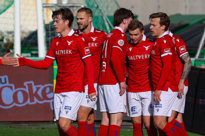 Valsmenn skoruðu tvö mörk í kvöld og fengu sín fyrstu stig í sumar.