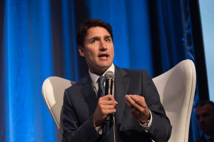 Justin Trudeau hefur frestað för sinni til Brussel.