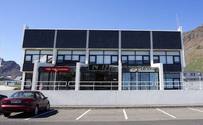Landsbankinn tók yfir sparisjóði Bolungarvíkur, Svarfdæla og Þórshafnar.