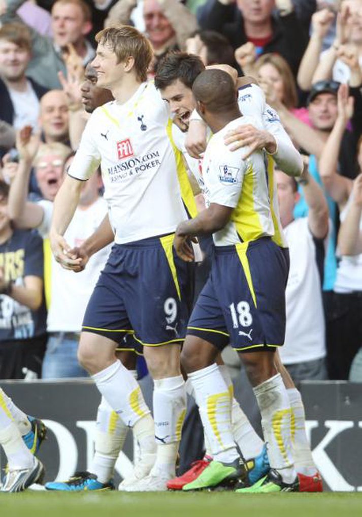 Leikmenn Tottenham fagna seinna marki sínu í dag.