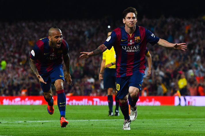 Lionel Messi fagnar hér fyrra marki sínu í leiknum.