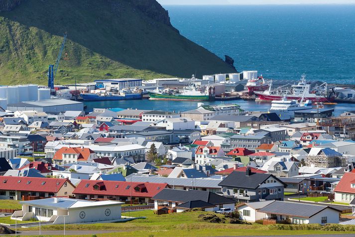 Fólkið var handtekið í Vestmannaeyjum í gærkvöldi en sleppt að lokinni skýrslutöku.