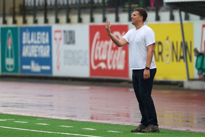 Gylfi Tryggvason, þjálfari Grindavíkur/Njarðvíkur á hliðarlínunni í leik kvöldsins