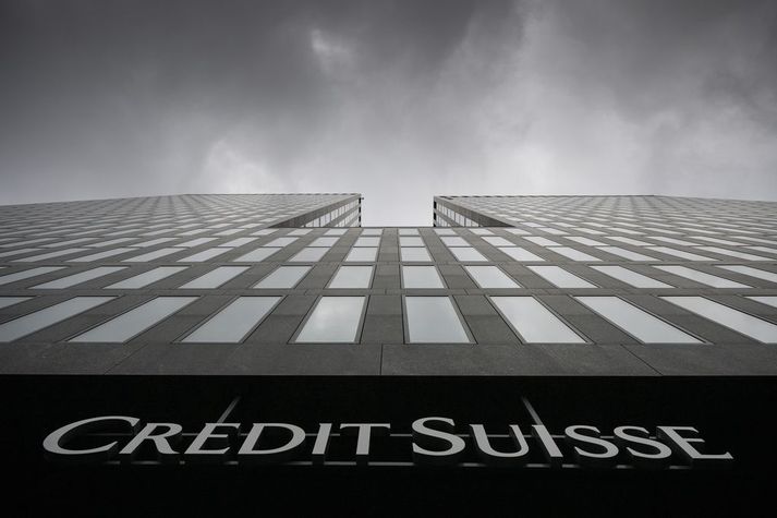 Credit Suisse er annar stærsti banki Sviss. Hann er með starfsemi víða um heim. Fall hans væri annað og stærra mál en hrun bandarísku bankanna tveggja um helgina.