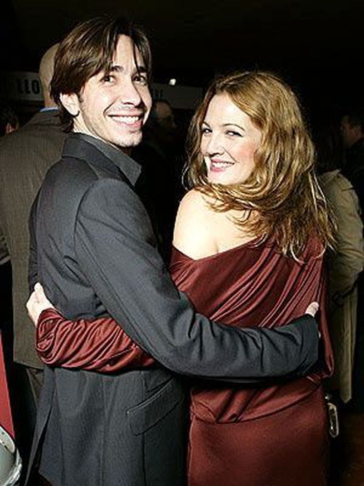 Drew Barrymore og Justin Long eru skilin að skiptum eftir árs samband.