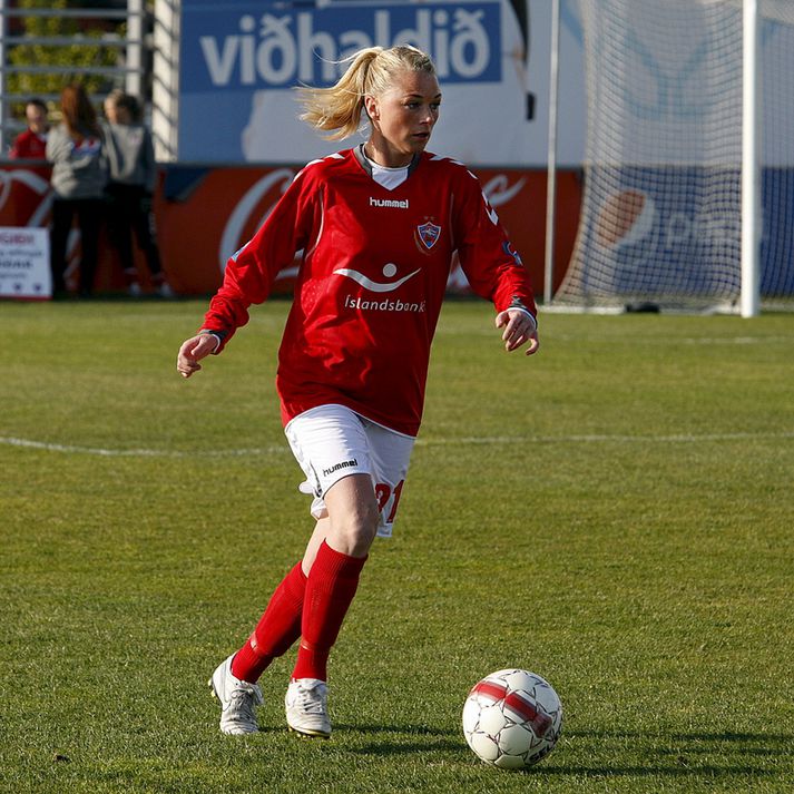 Embla í leik með Valskonum sumarið 2011.