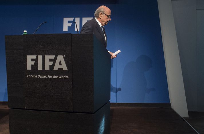 Blatter gengur af sviðinu í dag.