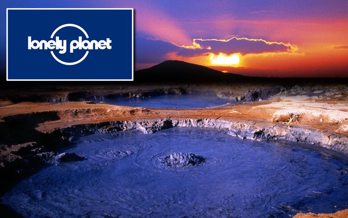 Í umfjöllun Lonely Planet er minnst á rjúkandi hveri, kraumandi jarðböð, stærstu fossa Evrópu, virk eldfjöll og norðurljósin á veturna.