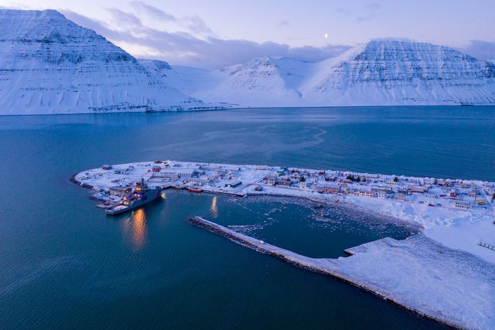 Stefnt er að því að skipið verði staðsett á Flateyri í vetur.