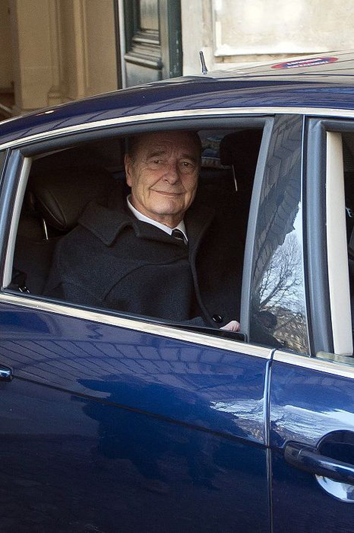 Jacques Chirac Forsetinn fyrrverandi í bíl sínum þegar mál á hendur honum var dómtekið í mars.Nordicphotos/AFP
