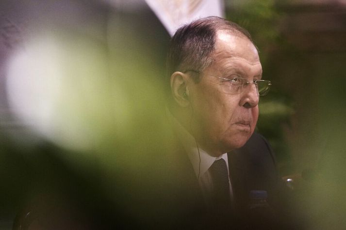 Utanríkisráðherrann Sergei Lavrov segir að nú verði staðan í friðarviðræðunum endurmetin. 
