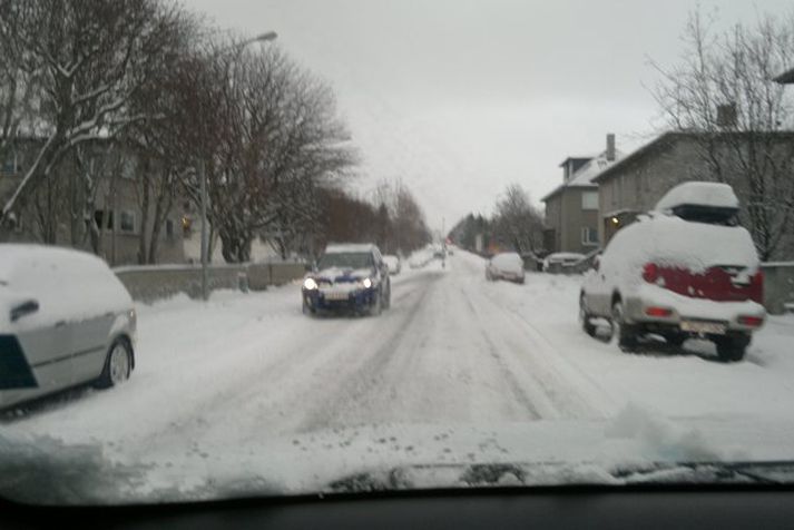 Þæfingsfærð var á Flókagötunni í morgun