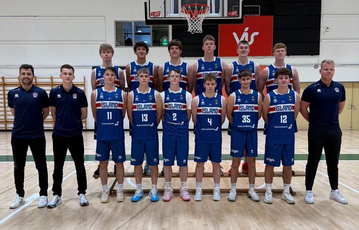 Íslenska U-18 liðið sem keppir á EM í körfubolta.