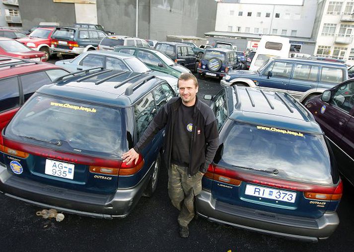 Anton og félagar hans hafa slegið í gegn með bílaleigunni CheapJeep. Markaðurinn/Vilhelm