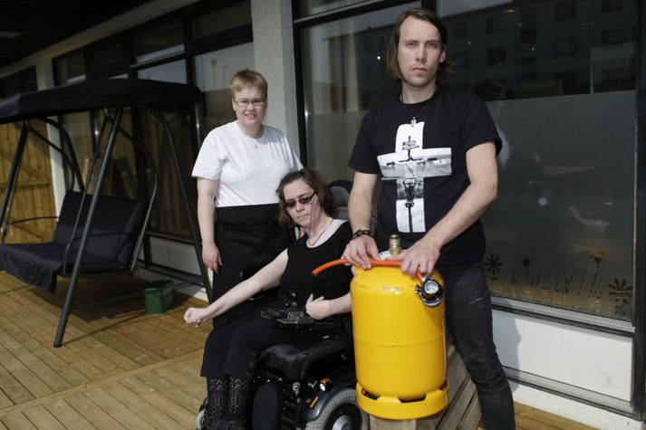 Bara kúturinn eftir. Þjófarnir stálu grillinu í nótt og skildu starfsfólk Iðjubergs eftir í sárum.