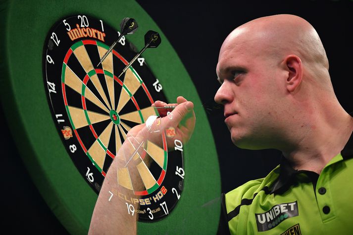 Michael van Gerwen ætlar sér í úrslit á þriðja heimsmeistaramótinu í röð.