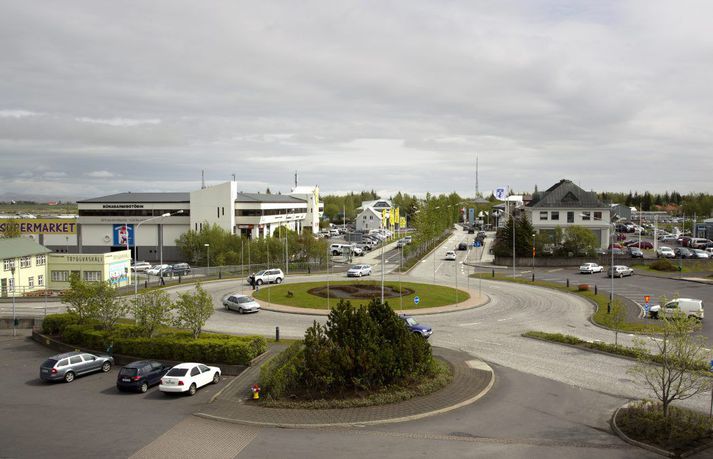 Það var álit dómsins að að gegn neitun mannsins væri ekki hafið yfir skynsamlegan vafa að hann hafi haft ásetning til að brjóta gegn konunni með athöfnum sínum.