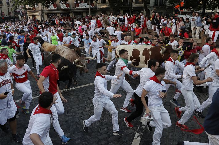 Frá nautahlaupinu í Pamplona í morgun.