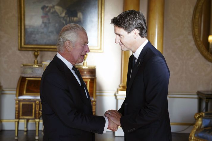 Karl III Bretlandskonungur hittir Justin Trudeau, forsætisráðherra Kanada.