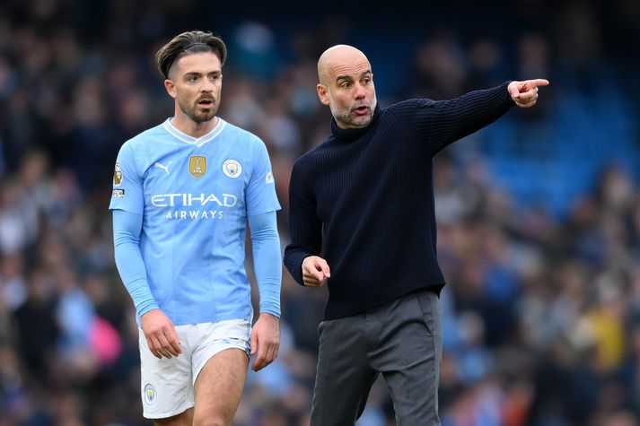 Pep Guardiola að segja Jack Grealish til.