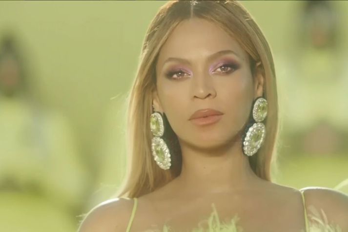 Beyoncé opnaði Óskarsverðlaunin í nótt með flutningi á laginu Be Alive.