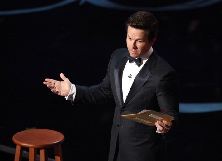 Mark Wahlberg talaði við stól. Áhorfendur heima í stofu sáu tölvugerða bangsann Ted uppi á stólnum.