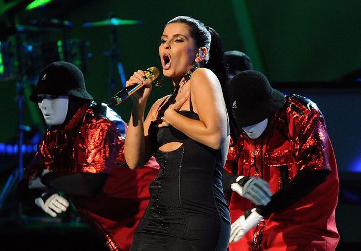 Nelly Furtado ætlar að skila þeim 115 milljónum sem hún fékk fyrir að syngja fyrir Gadddafí-fjölskylduna.
nordicphotos/afp