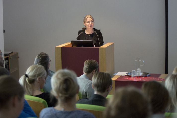 Ragnheiður segir frumvarp Viðreisnar draga samþykki fram í dagsljósið. Það sé auðskiljanlegt og geti hugsanlega fyrirbyggt brot.