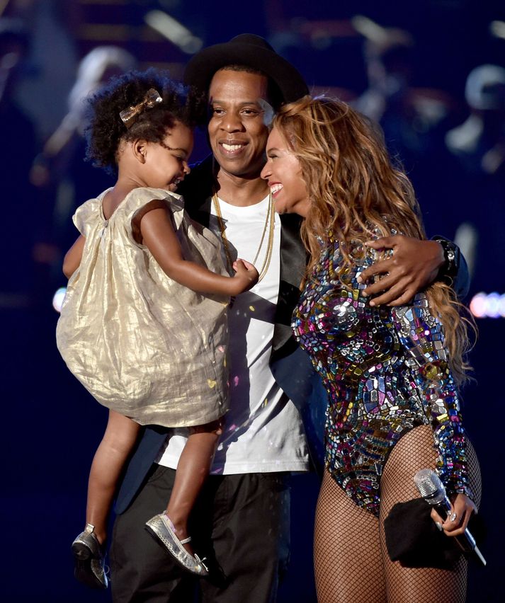 Þau Beyonce og Jay Z sýndu að þau eru samheldin fjölskylda í VMA í gærkvöldi.
