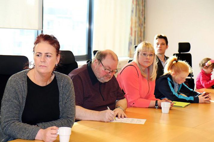 Hjá ríkissáttasemjara Fulltrúar samninganefnda FF og FS skrifa undir nýjan samning.