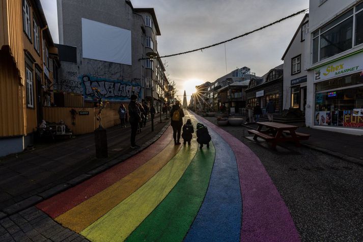 Ragnboginn tekur sig vel út á Skólavörðustígnum. 