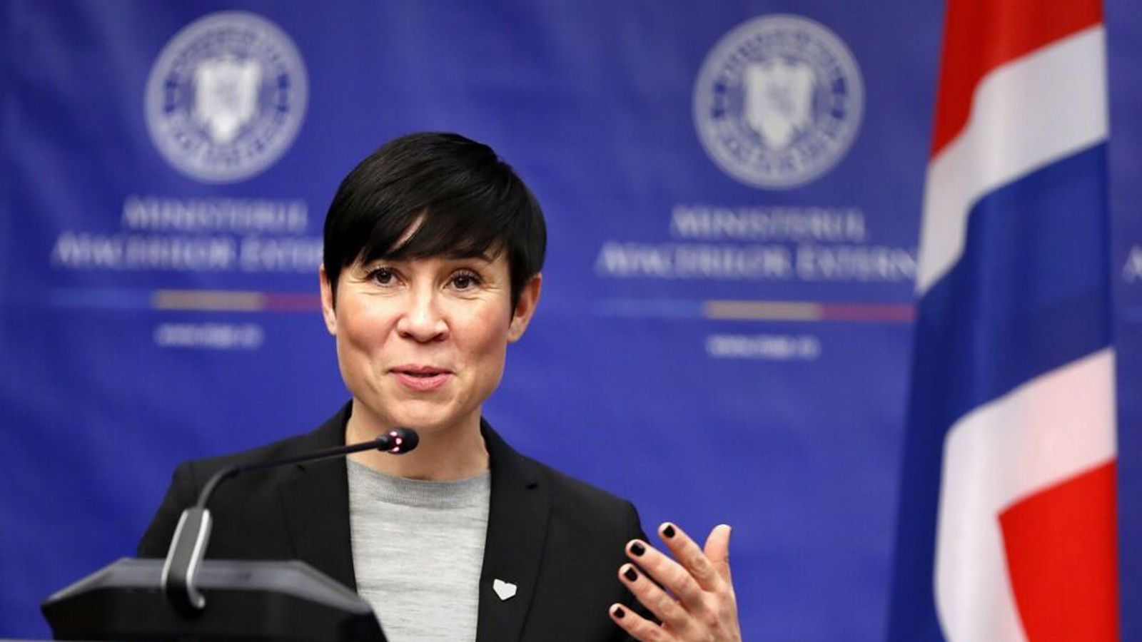 Tekur við formannsembættinu í skugga Epstein-tengsla