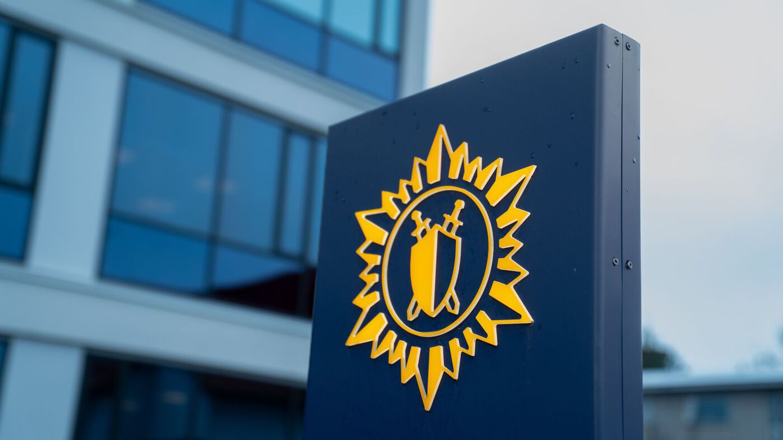 Leita öku­manns sem ók á dreng á reið­hjóli
