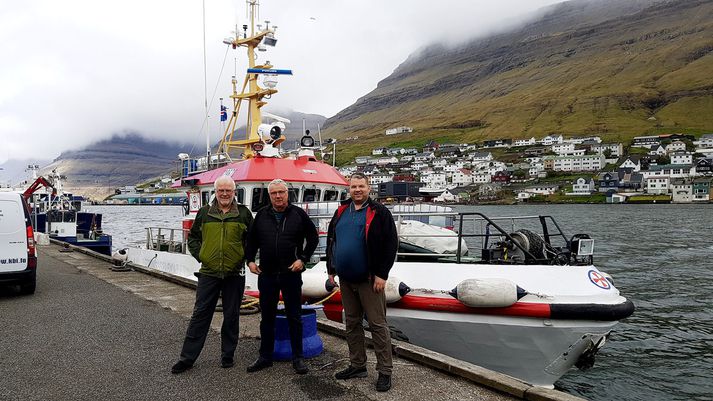 Jóhann Ólafson, Skarphéðinn Gíslason og Ásgeir G. Guðbjartsson. Myndin er tekin í Klakksvík í Færeyjum, (Klaksvík).